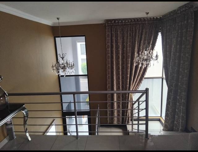 4 BEDROOM FREEHOLD FOR SALE IN WOODHILL ESTATE